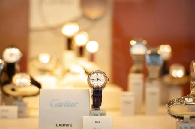 奢侈品集體業(yè)績低迷，連愛馬仕都降價(jià)了，問題出在哪了？