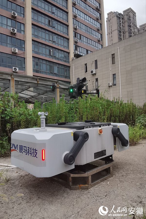 靚馬科技無人機執行飛行任務。人民網胡雨松攝