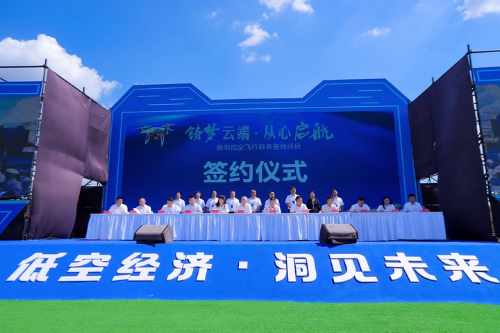 現場簽約。