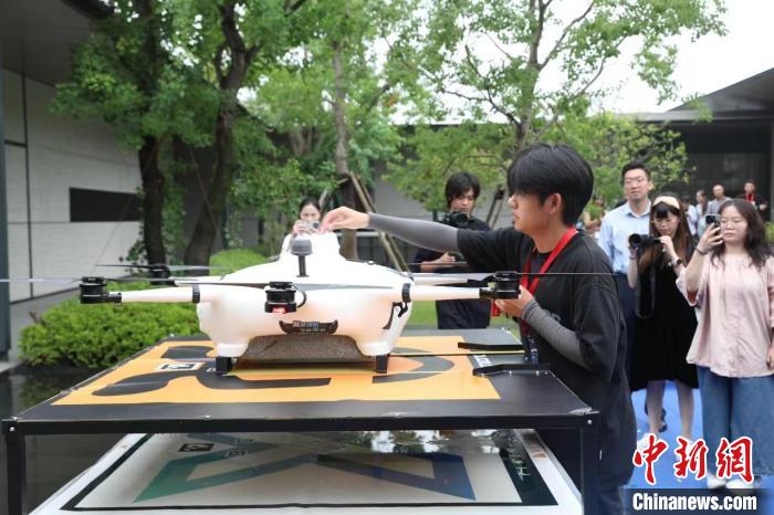 浙江首個(gè)低空經(jīng)濟(jì)智慧社區(qū)落地寧波  無人機(jī)送貨將成現(xiàn)實(shí)