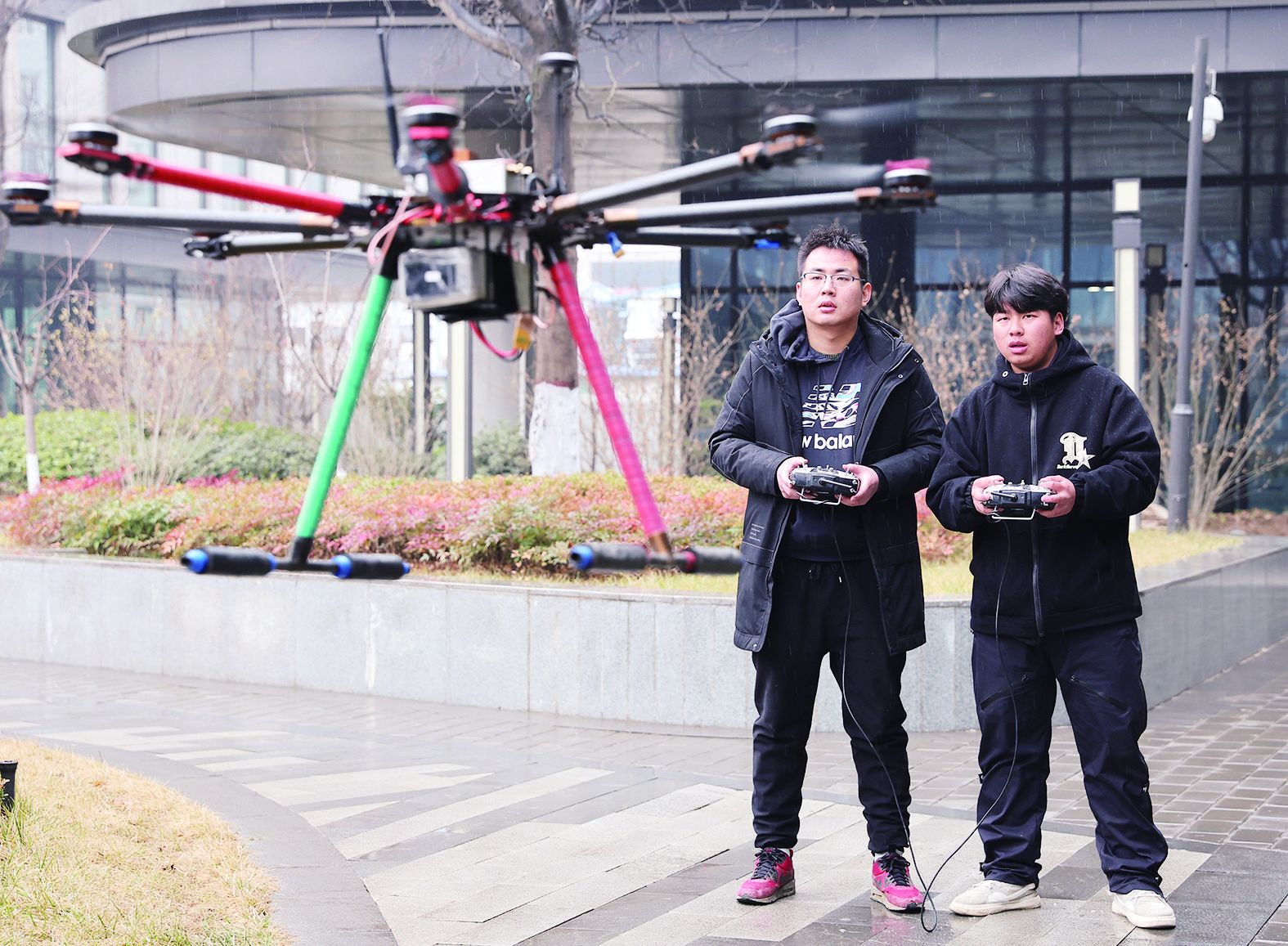 低空經濟報； “低空經濟”催生無人機考證忙