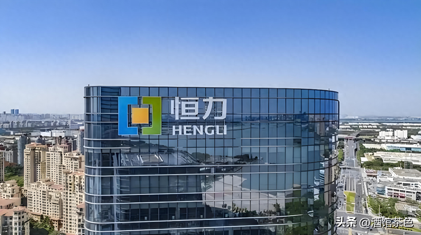 2025低空經濟： 為何發生空難時，航空公司寧可賠掉幾十億，也不許乘客跳傘逃生？