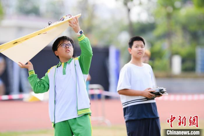 低空經濟網： 數百名青少年選手鵬城“比武” 航空模型大賽