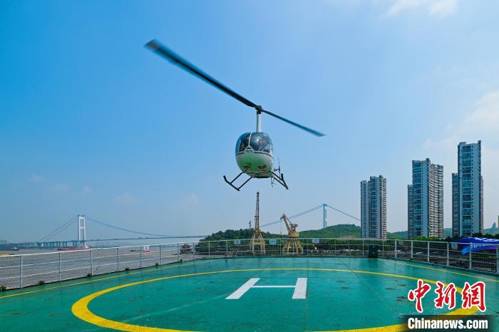 2025低空： 無(wú)錫“空空聯(lián)程”又一航線首飛 帶來(lái)全景式觀長(zhǎng)江、賞運(yùn)河新體驗(yàn)