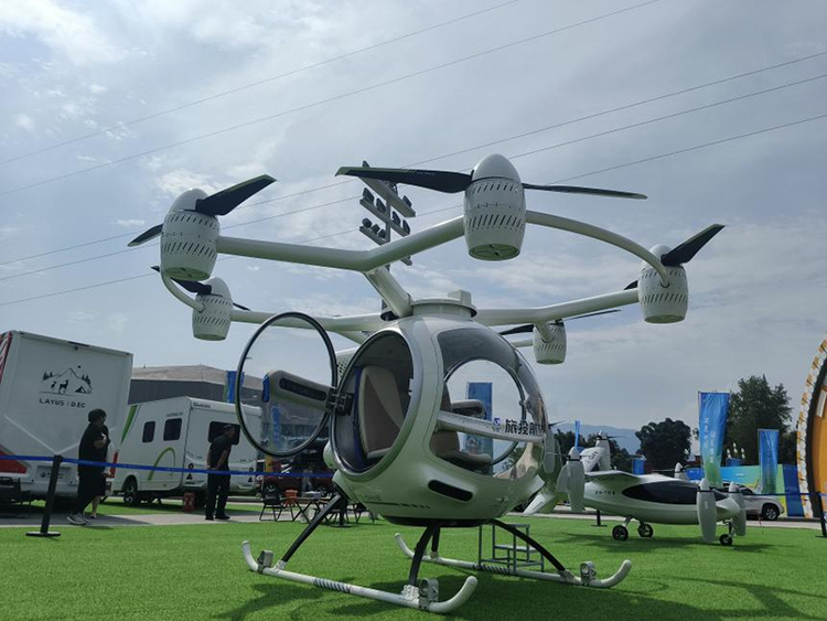 318自駕游全國裝備展銷會引領低空經濟新風尚 多款低空飛行器驚艷亮相