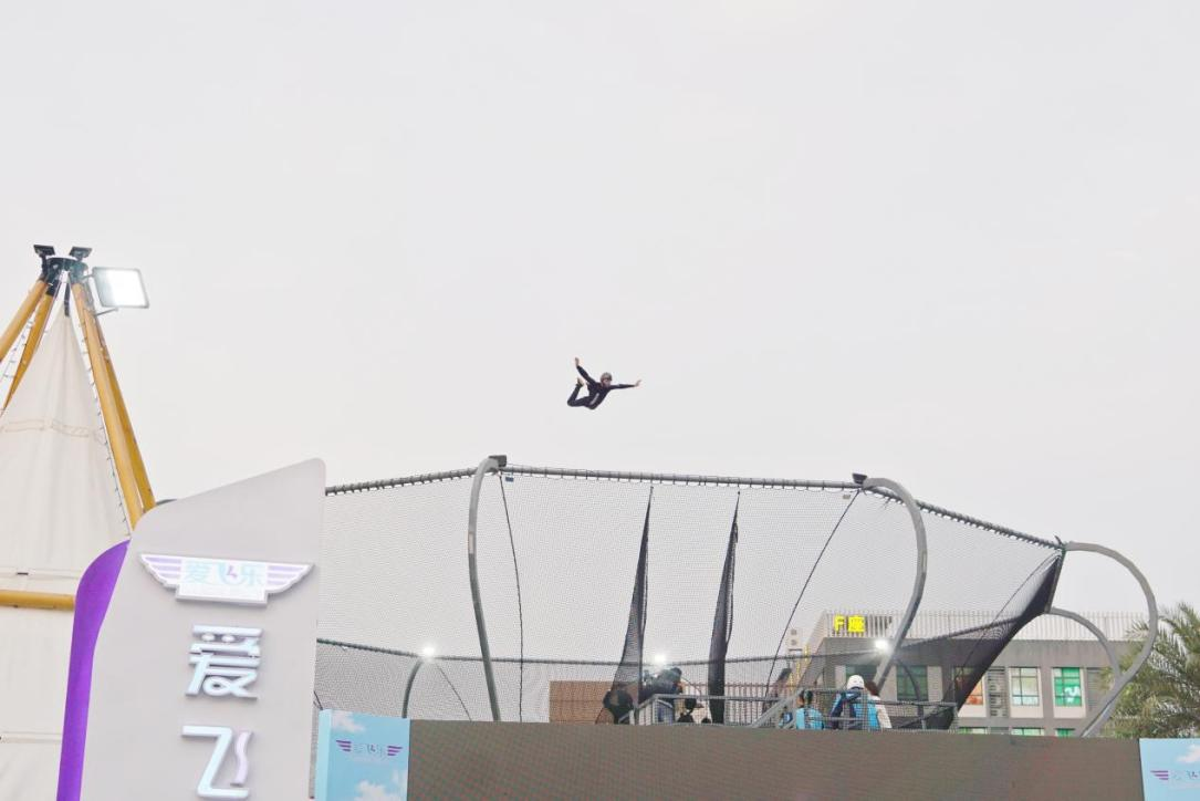 風(fēng)洞跳傘特技表演